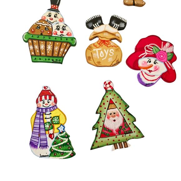 Handpainted Christmas Wooden Pins Broach 10 Ten Gingerbread Man Santa Tree Snow - Picture 4 of 5